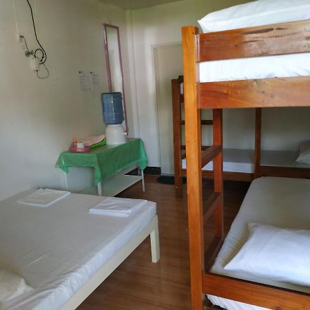 Emoks Guest House Moalboal Buitenkant foto
