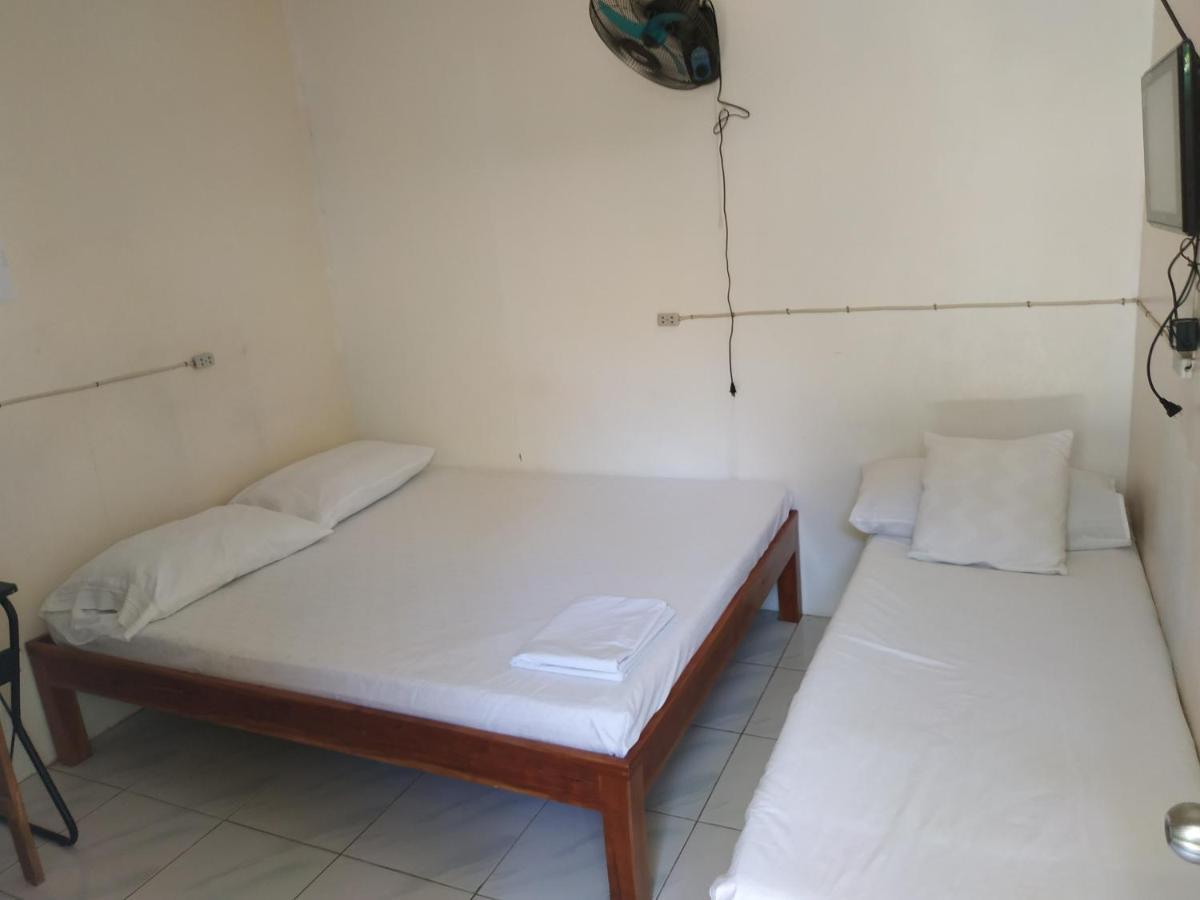 Emoks Guest House Moalboal Buitenkant foto