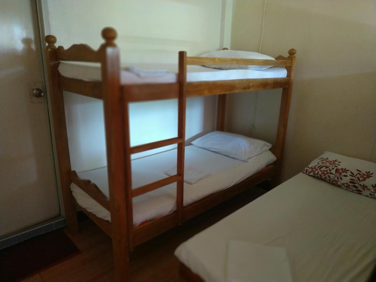 Emoks Guest House Moalboal Buitenkant foto