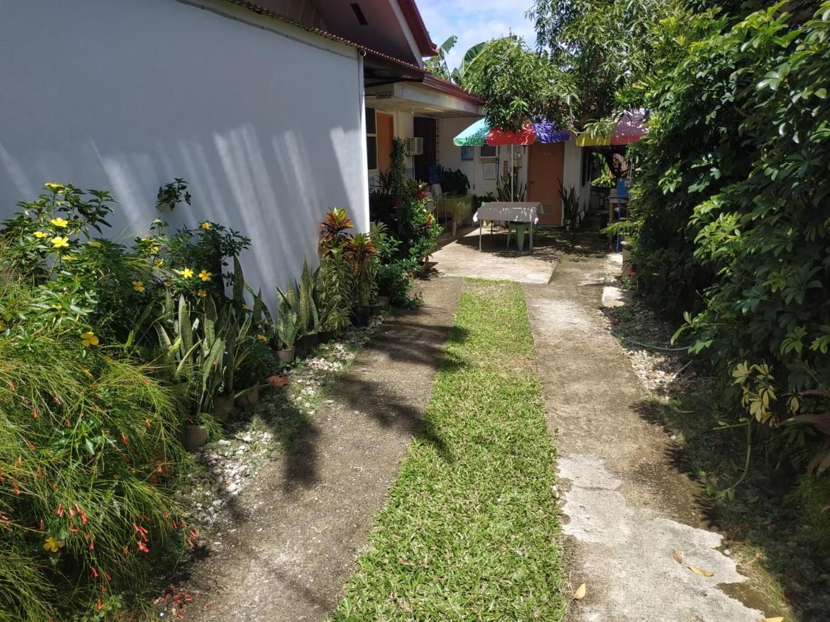 Emoks Guest House Moalboal Buitenkant foto