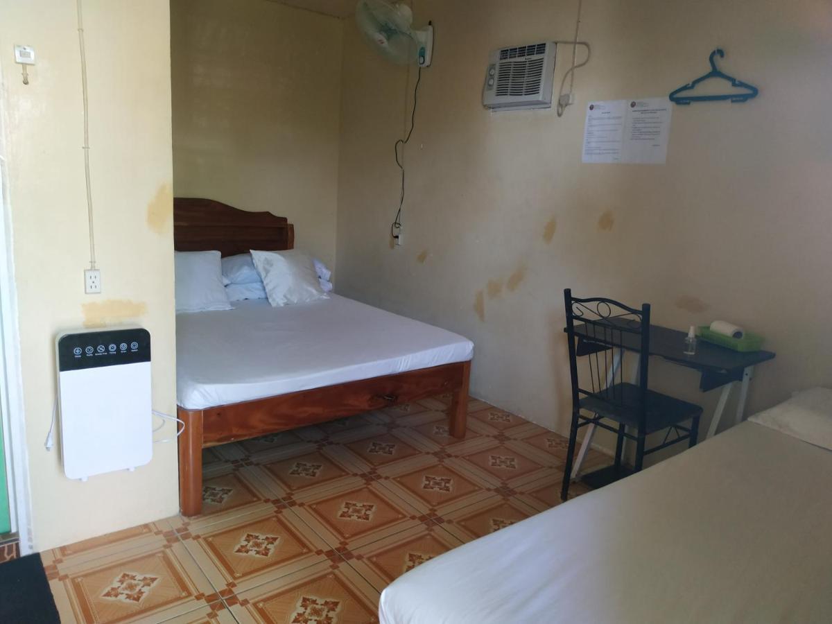 Emoks Guest House Moalboal Buitenkant foto