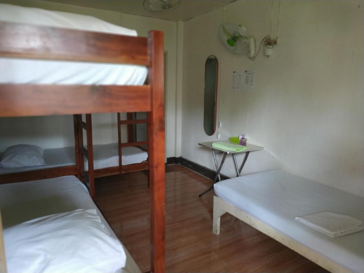 Emoks Guest House Moalboal Buitenkant foto