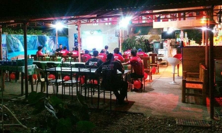 Emoks Guest House Moalboal Buitenkant foto