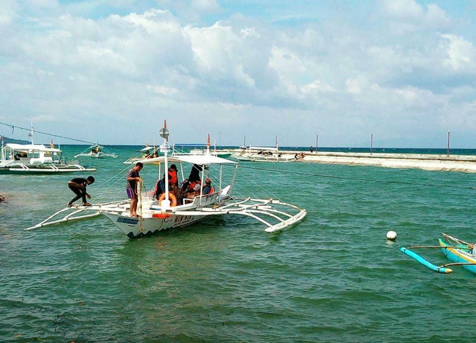 Emoks Guest House Moalboal Buitenkant foto